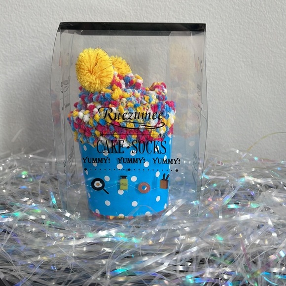 Christmas Gift Confetti Cupcake Socks with Pom Poms in Box - Picture 3 of 14